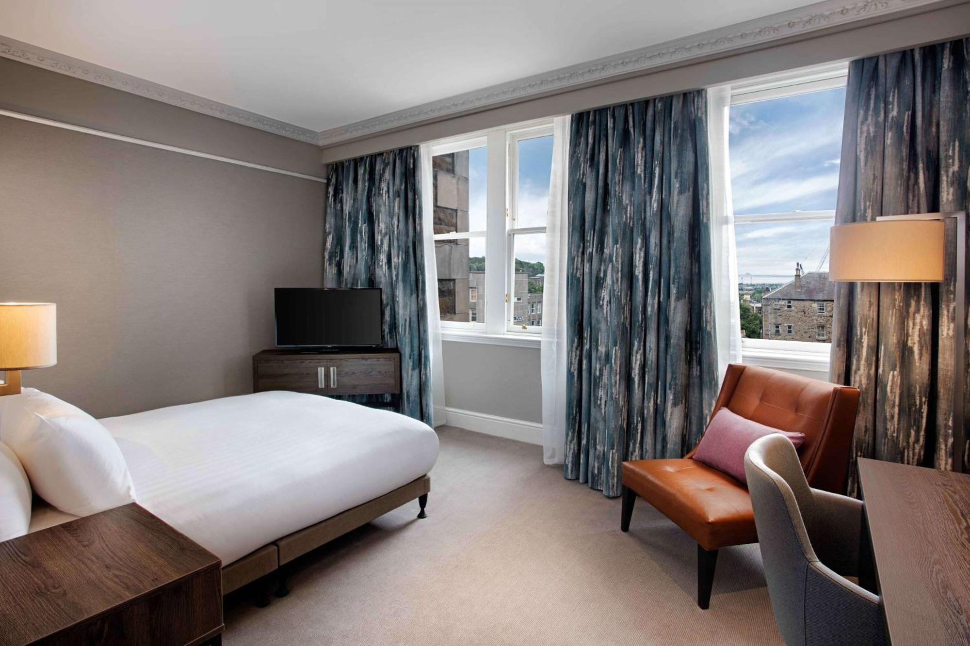 Отель Hilton Edinburgh Carlton Экстерьер фото